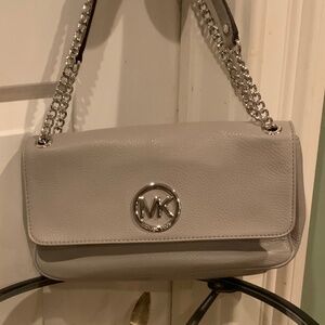 NEVER USED 1 TIME -MICHAEL KORS BAG